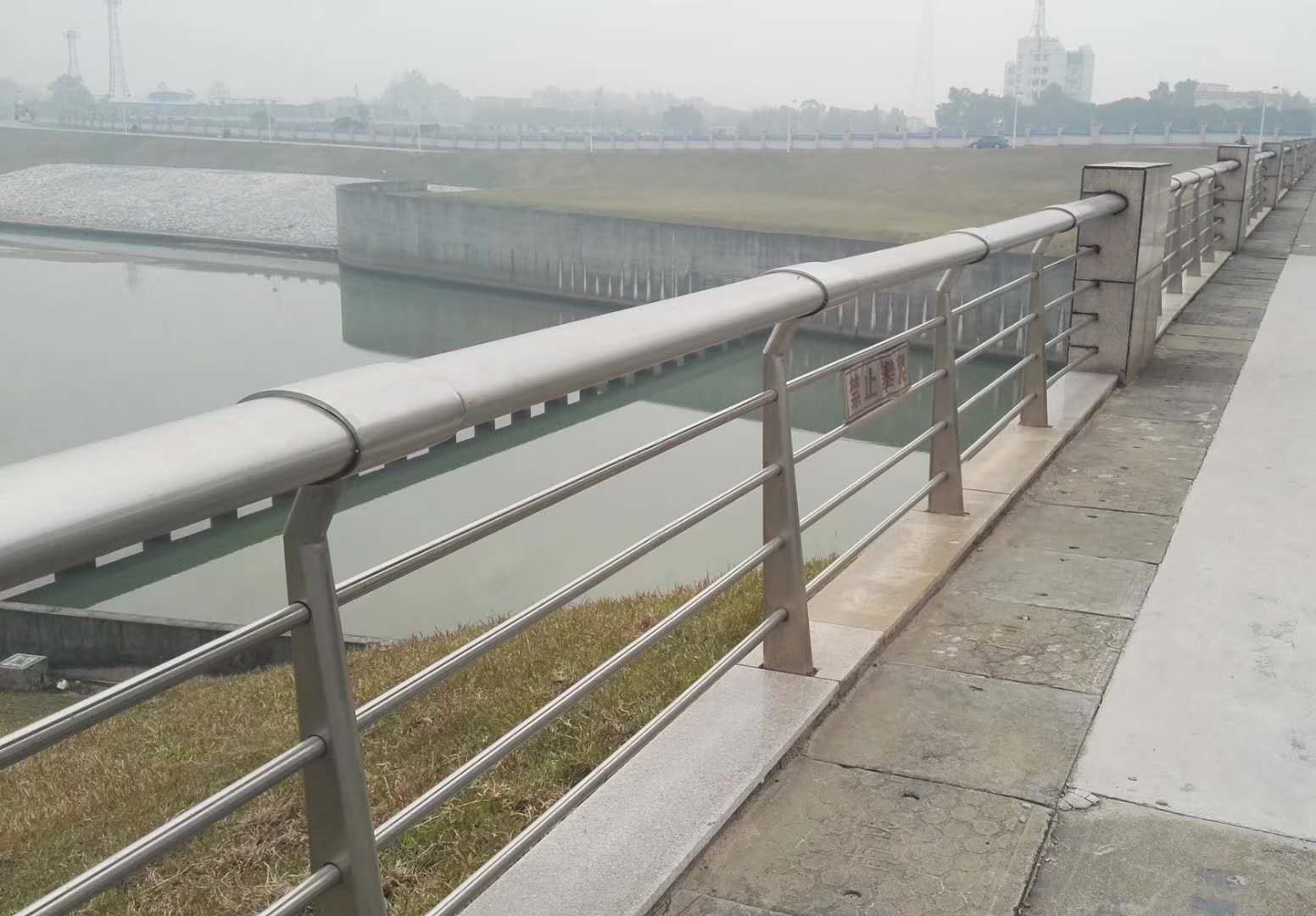 西宁湟源县公路景观护栏专业市场行情跌宕起