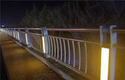 海南藏族自治州桥梁灯光护栏适用行业及功能特点是什么