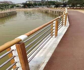 濮阳范县天桥不锈钢护栏的质料和特征