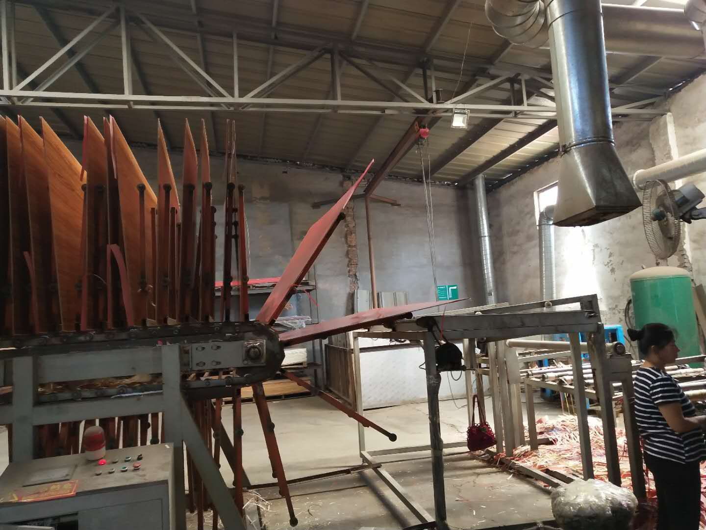 宁波奉化篮球场木地板利用电渣重熔技术生产的基本过程