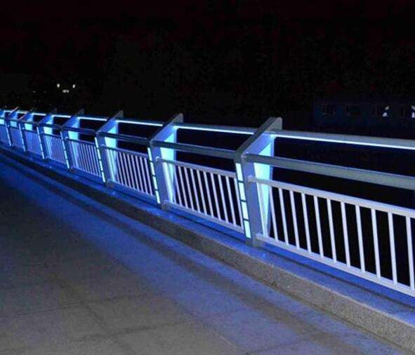 大庆市桥梁护栏多重要素影响下报价自动适应变的条件工