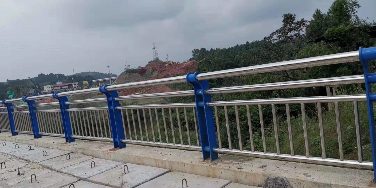 贺州桥梁护栏表面制造工艺知识详解
