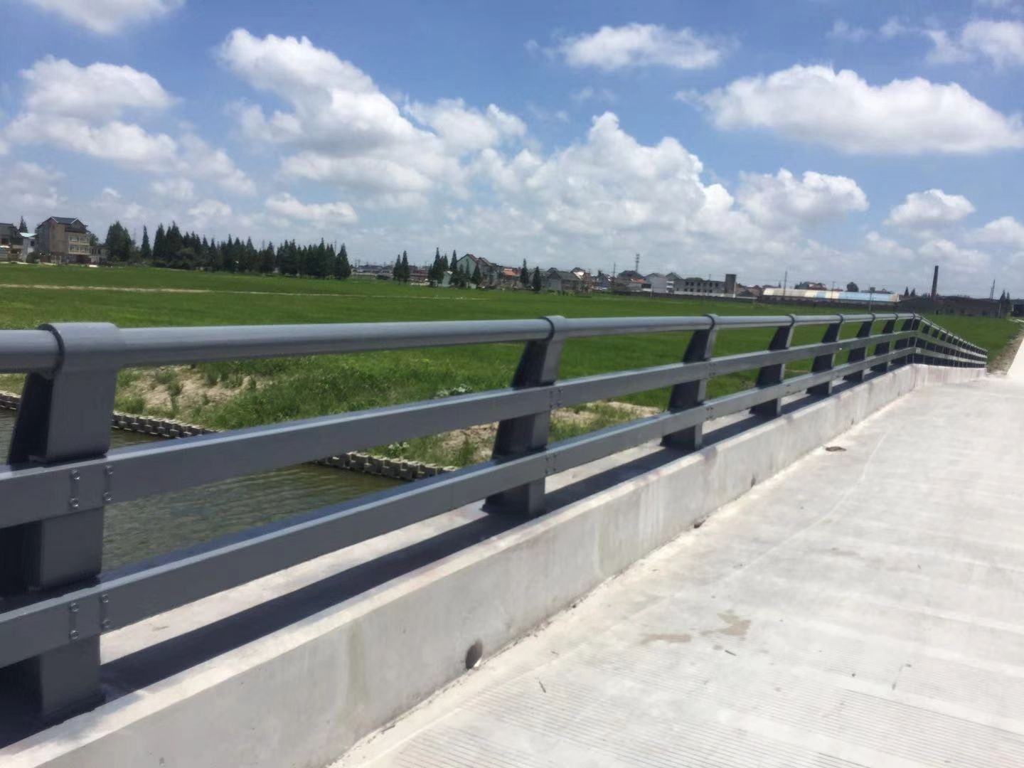 滁州市防撞桥梁护栏厂的收益差出现相应波动
