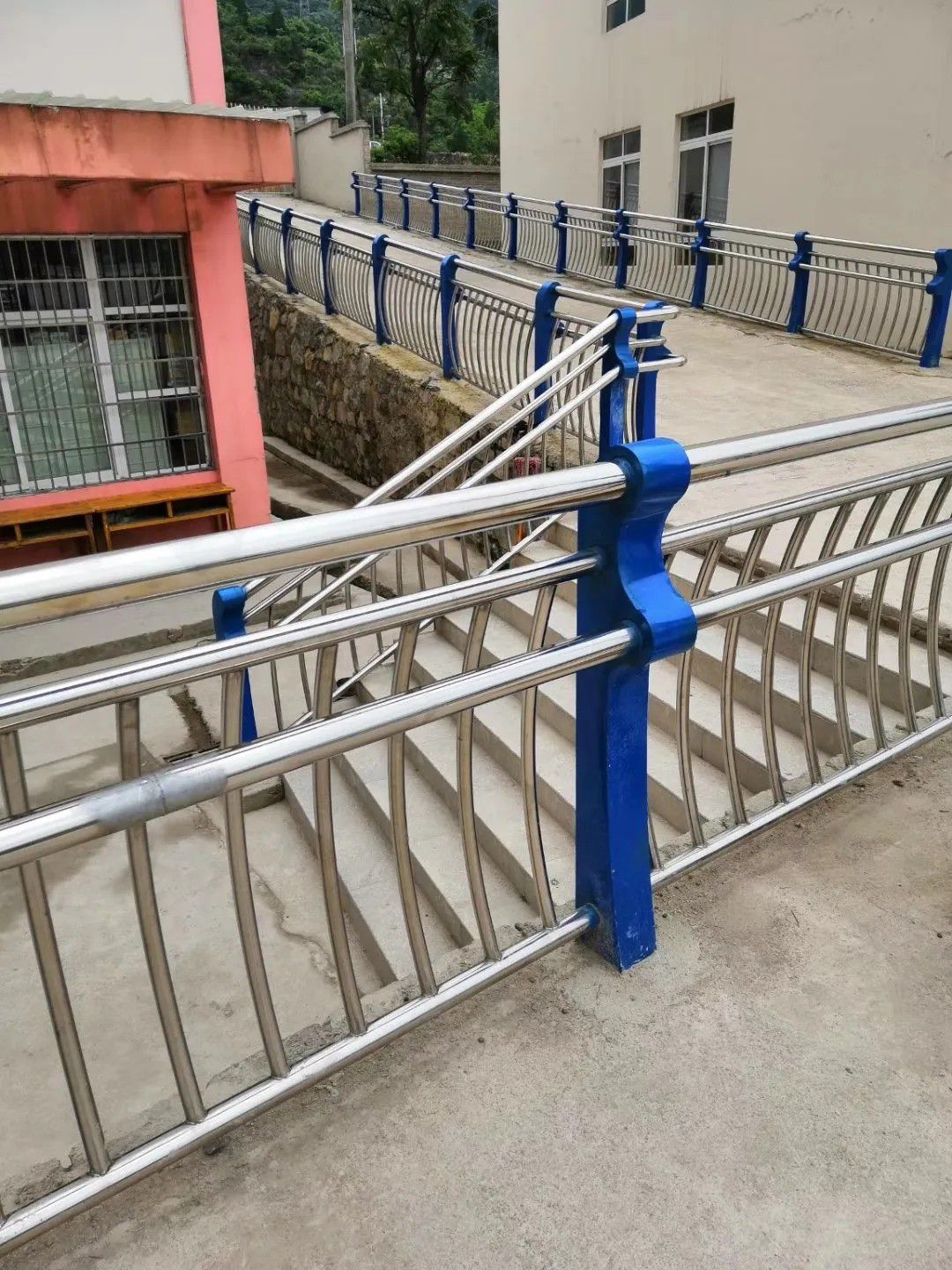 永州道县不锈钢桥梁护栏工信计划在推进业转型