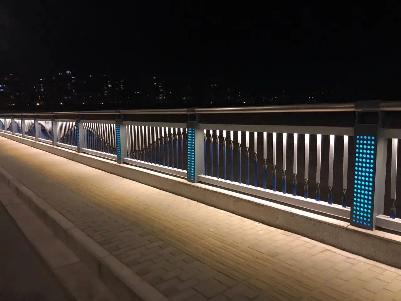 梅州梅江区桥梁道路护栏安装配合注意要素