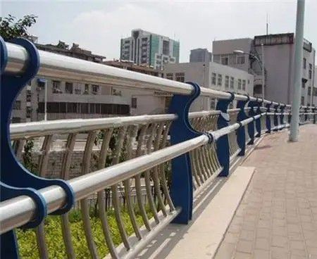福州闽清县桥梁护栏厂的施工应用级防御性能