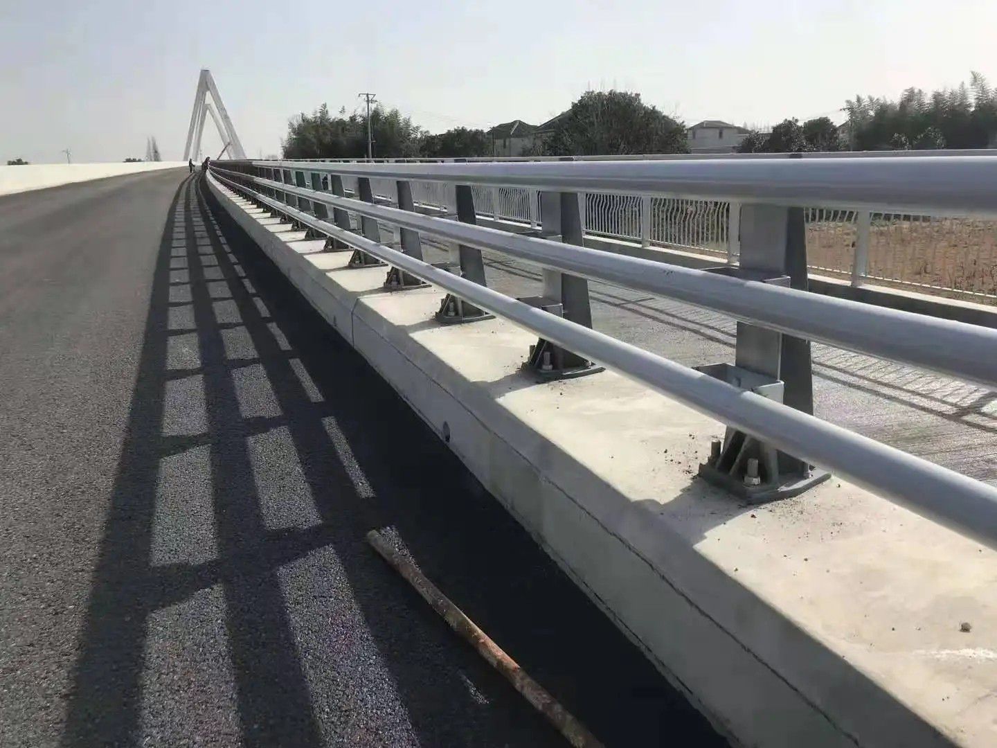 鹰潭桥梁防撞护栏的选择需要注意的事项