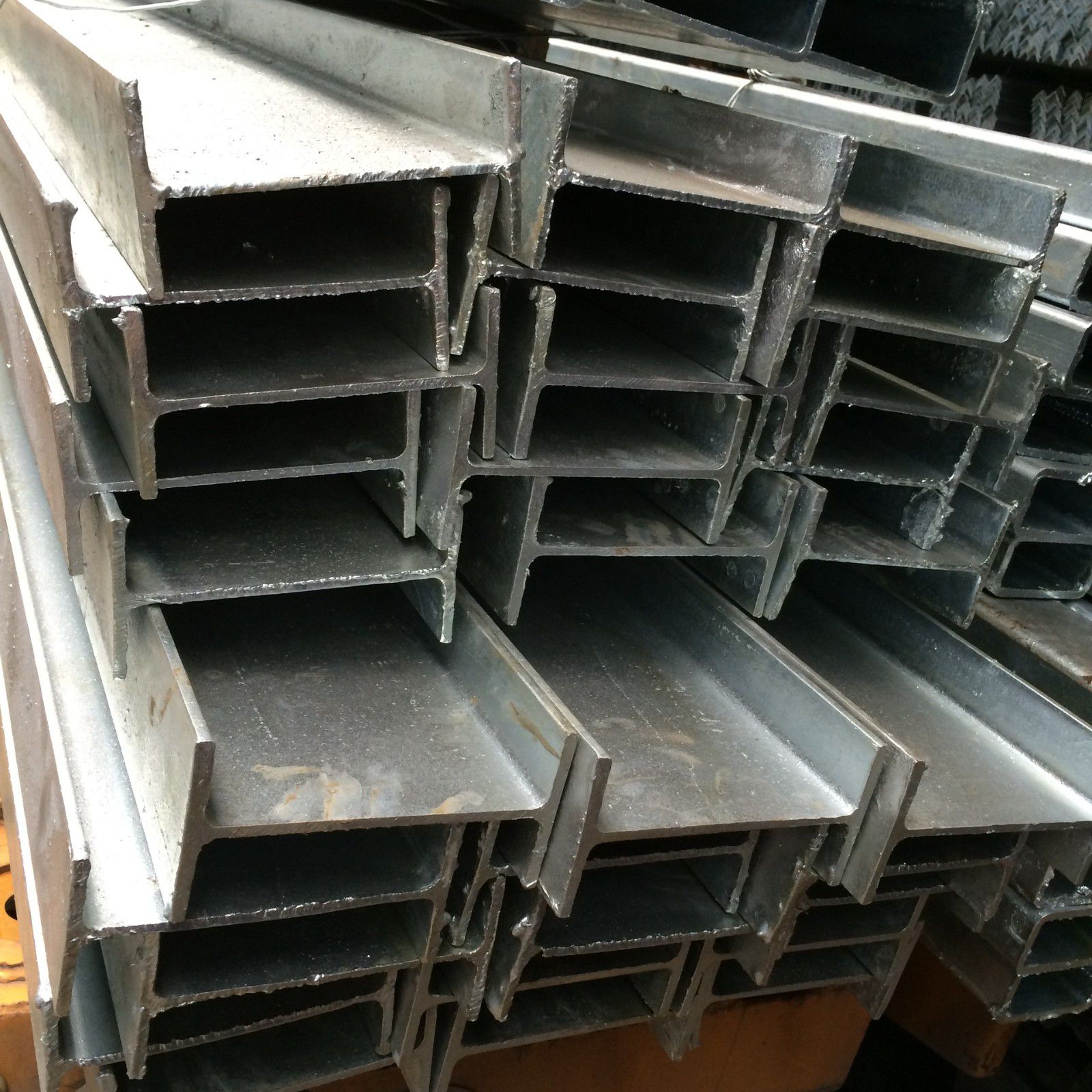 齐齐哈尔建华区热镀锌焊接H型钢工作过程中