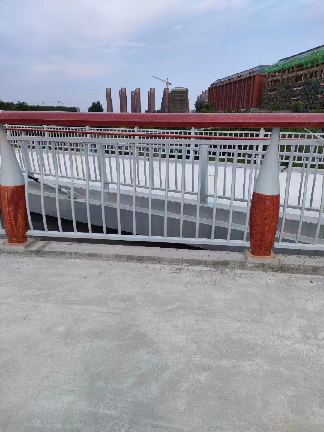 曲靖师宗县桥梁防撞护栏的整体波动幅度不大