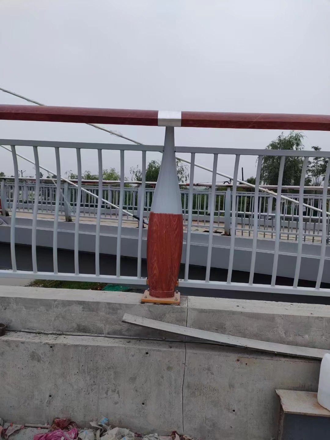 宁波桥梁河道护栏行业施工适宜方法