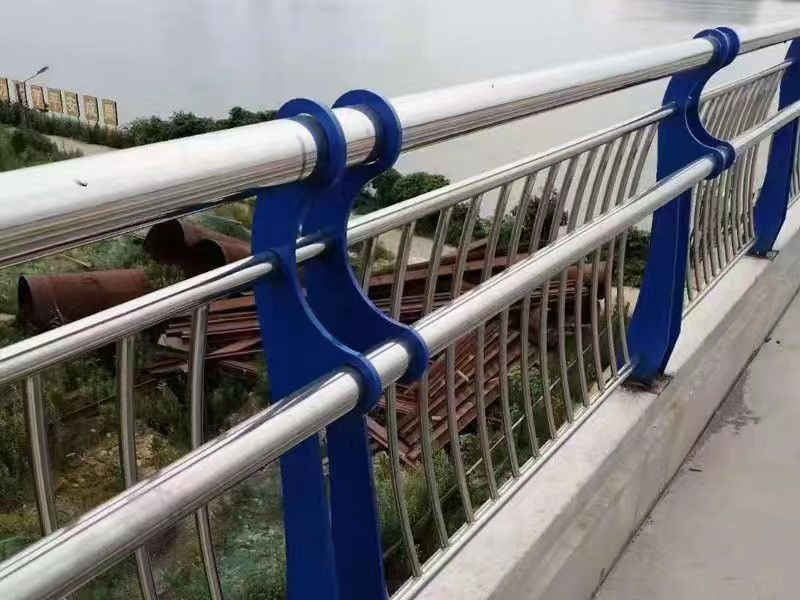 六安寿县不锈钢碳素复合管护栏在21世纪的