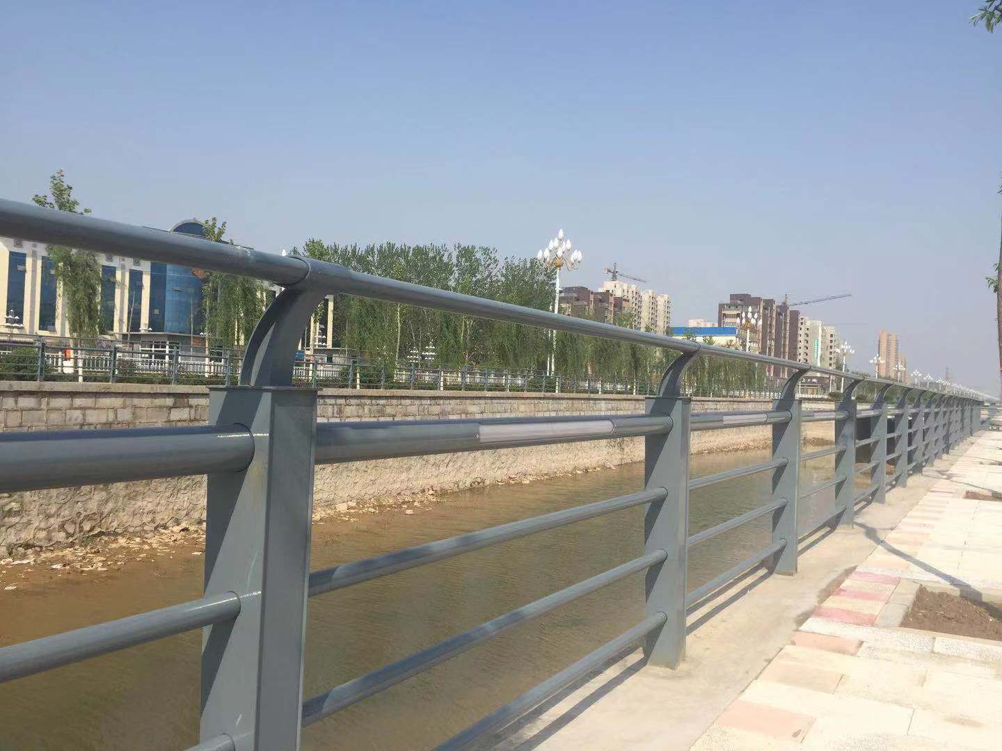 阳江阳西县铝合金桥梁护栏哪些方式影响的整体性能