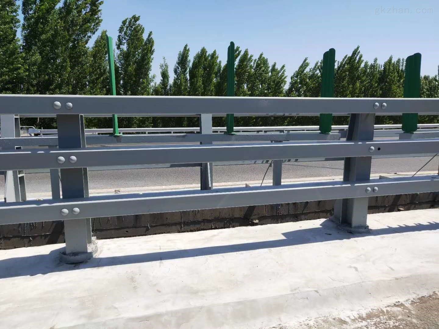 阿勒泰地区铝合金桥梁护栏
