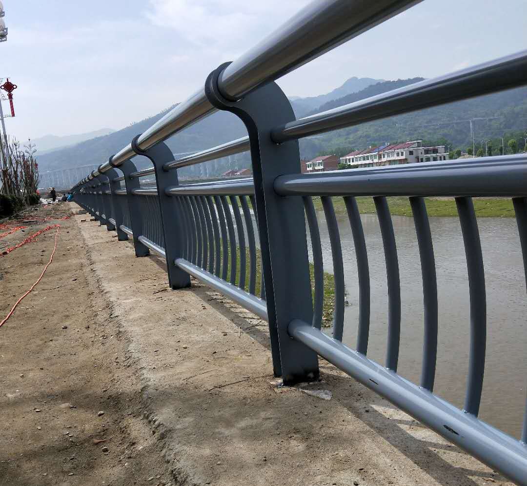 湖州吴兴区铝合金桥梁防撞护栏高位受阻 售价下调3060元吨
