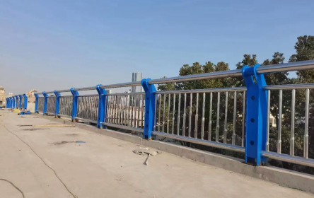 黃島不銹鋼復(fù)合管護(hù)欄